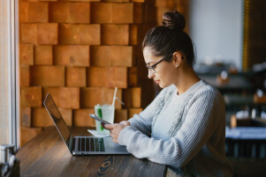 girl-working-on-a-laptop-at-a-restaurant-LP9X5KM (1)